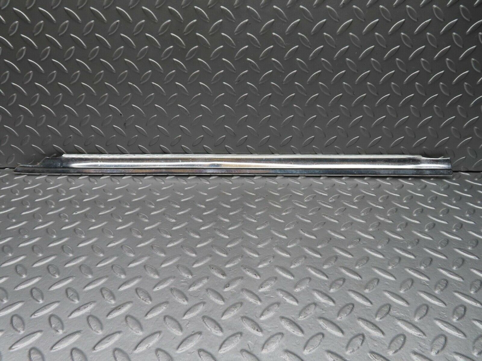 12827 Mercedes-Benz W111 220SE Front Left Door Chrome Moulding Trim