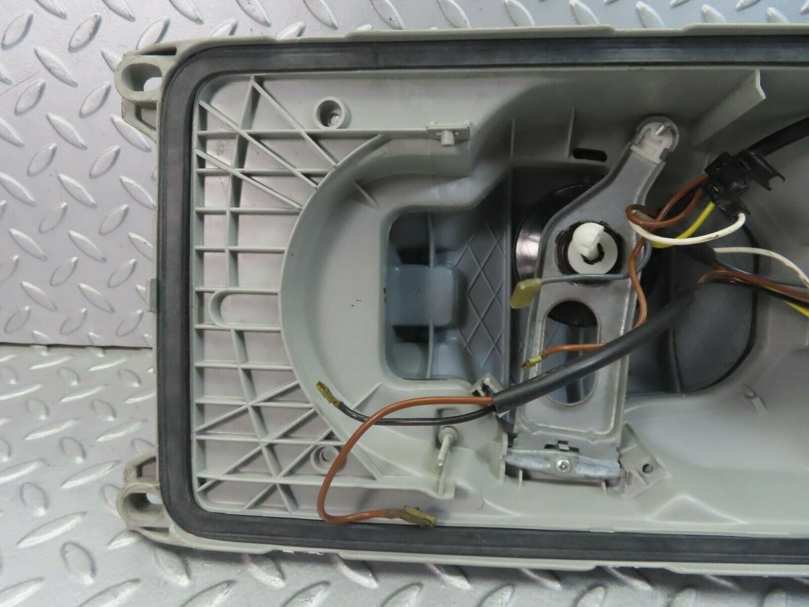 8470 Mercedes-Benz W123 Headlight Housing Hella Left