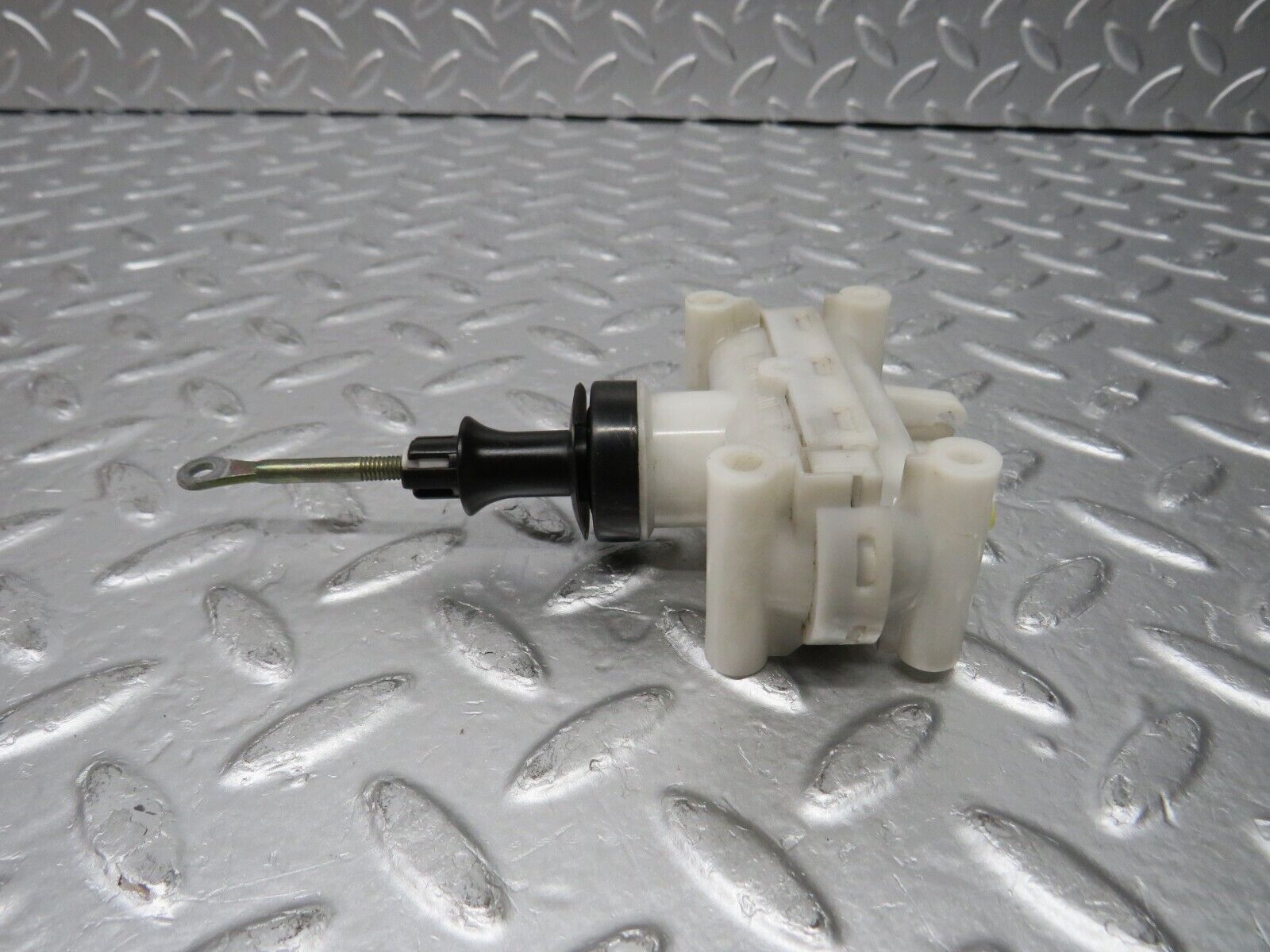 31397 Mercedes-Benz S124 220TE Door Lock Vacuum Actuator Hella Rear Right