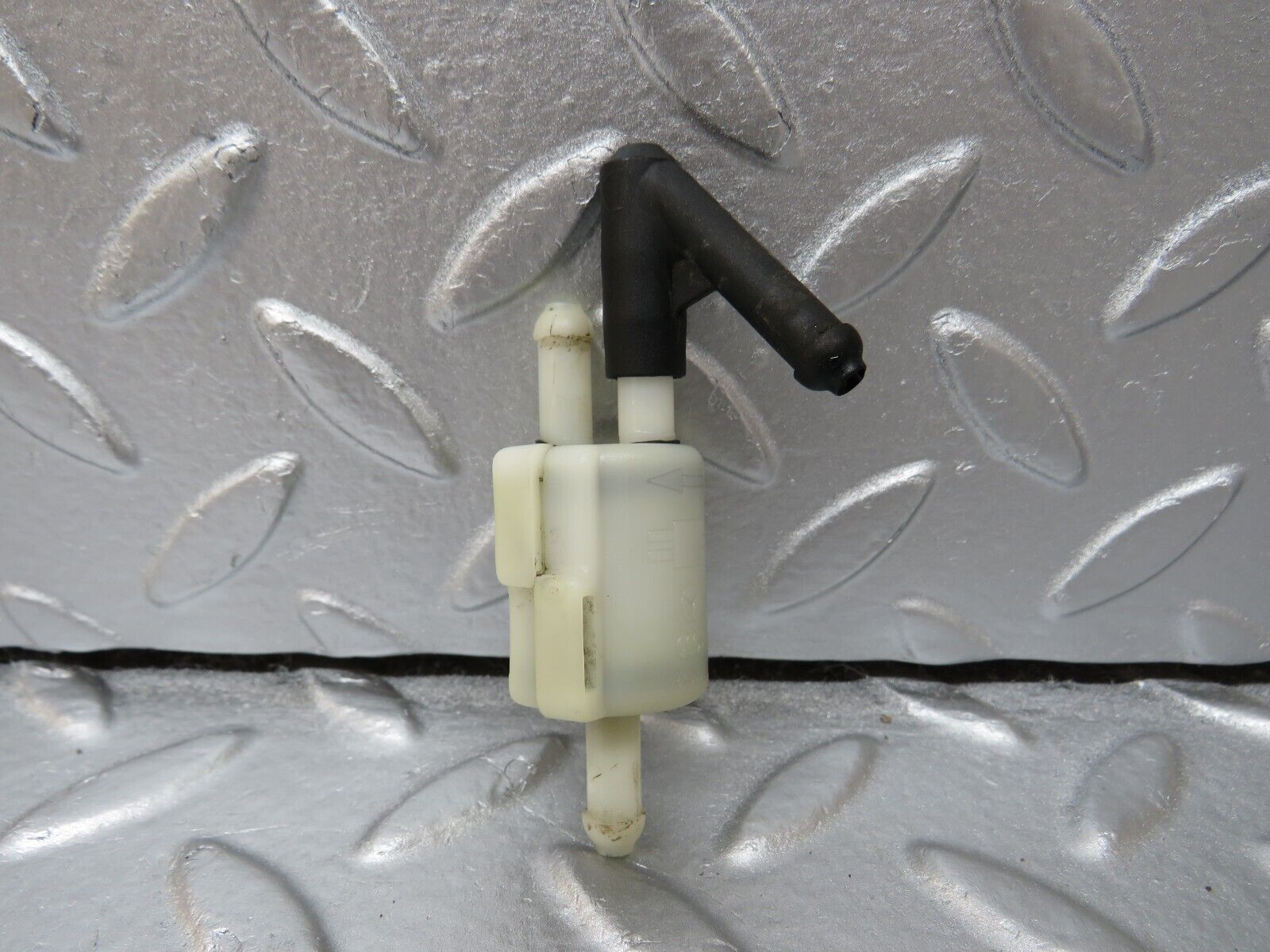 34004 Mercedes-Benz W124 260E Windscreen Washer Fluid Distributor