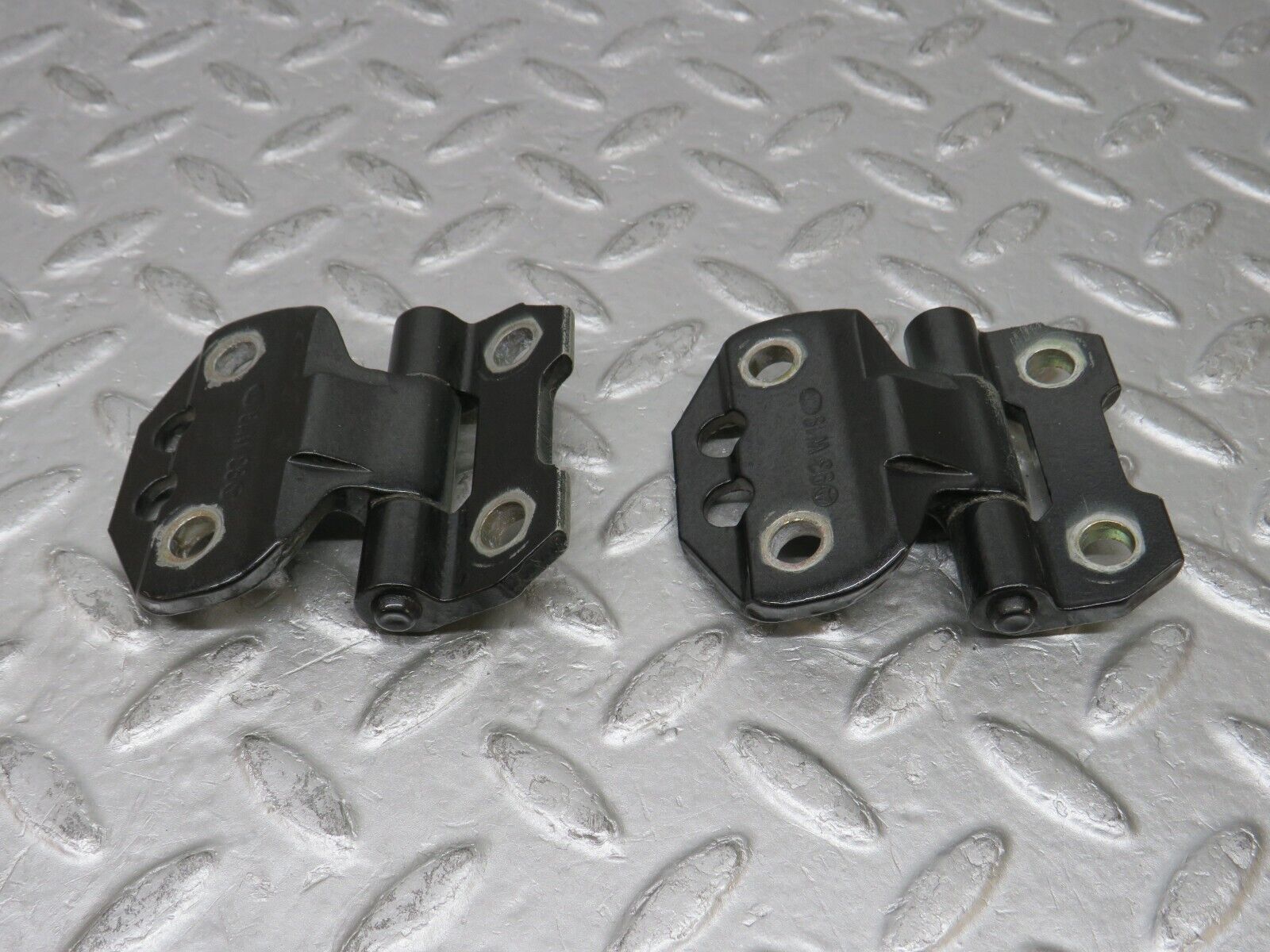 37738 Mercedes-Benz A124 320E Cabriolet Door Hinge Left Side