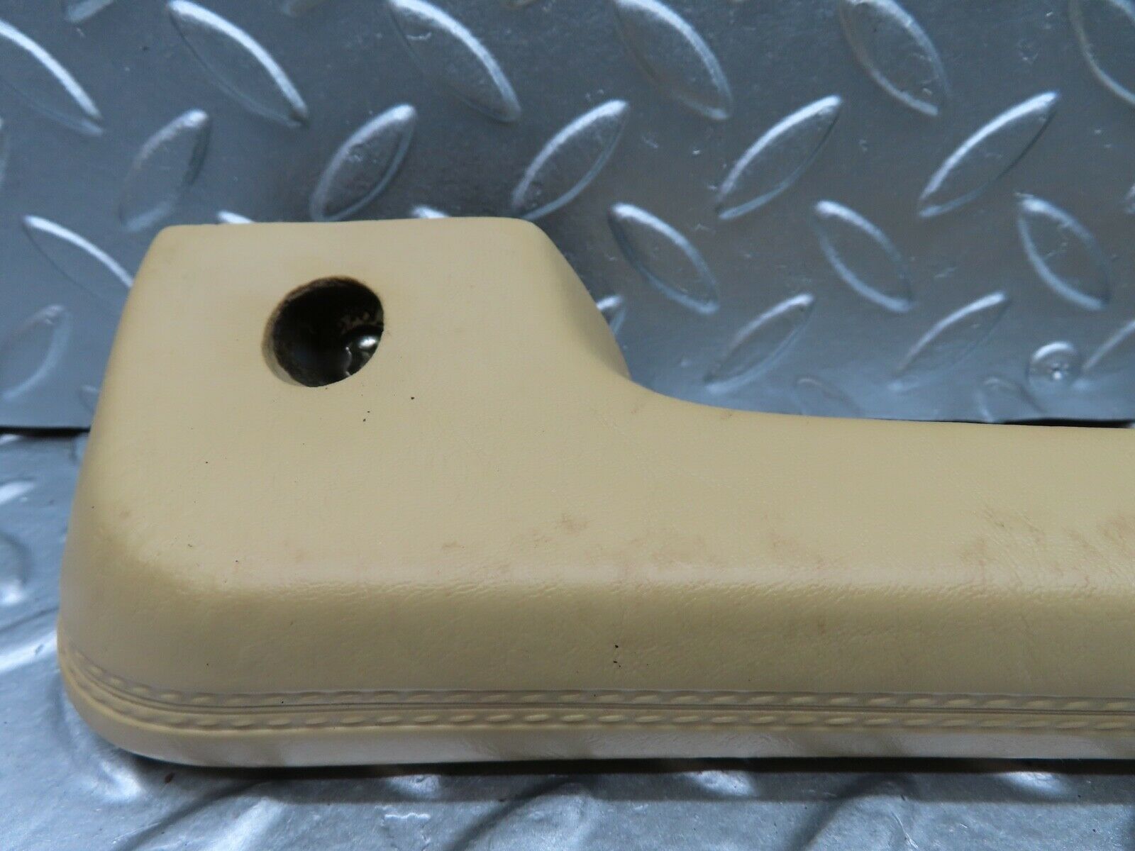21028 Mercedes-Benz W123 230E Interior Door Handle Right Side Beige 1239702001