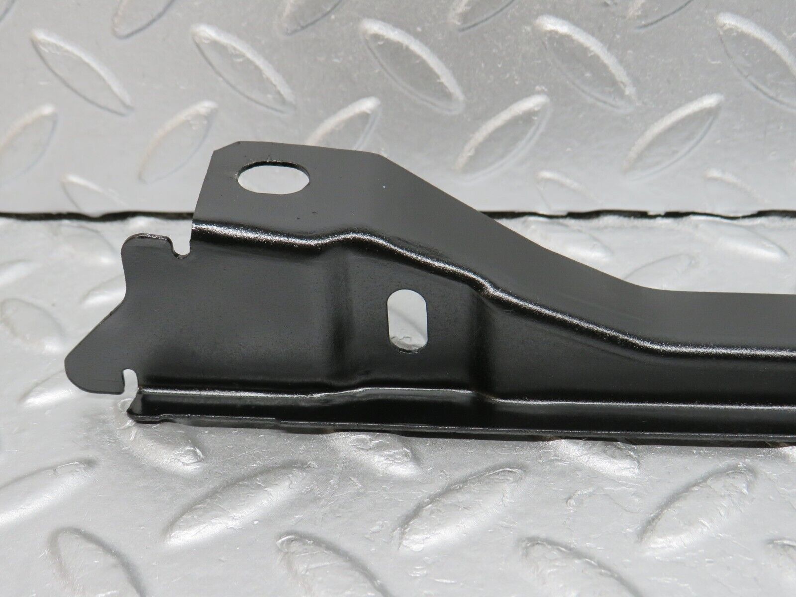 38011 Mercedes-Benz A124 320E Cabriolet Rear Left Window Channel Support