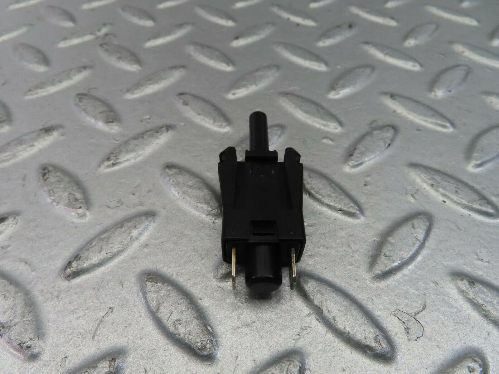 10400 Mercedes-Benz W201 190E Door Contact Switch 0015458714