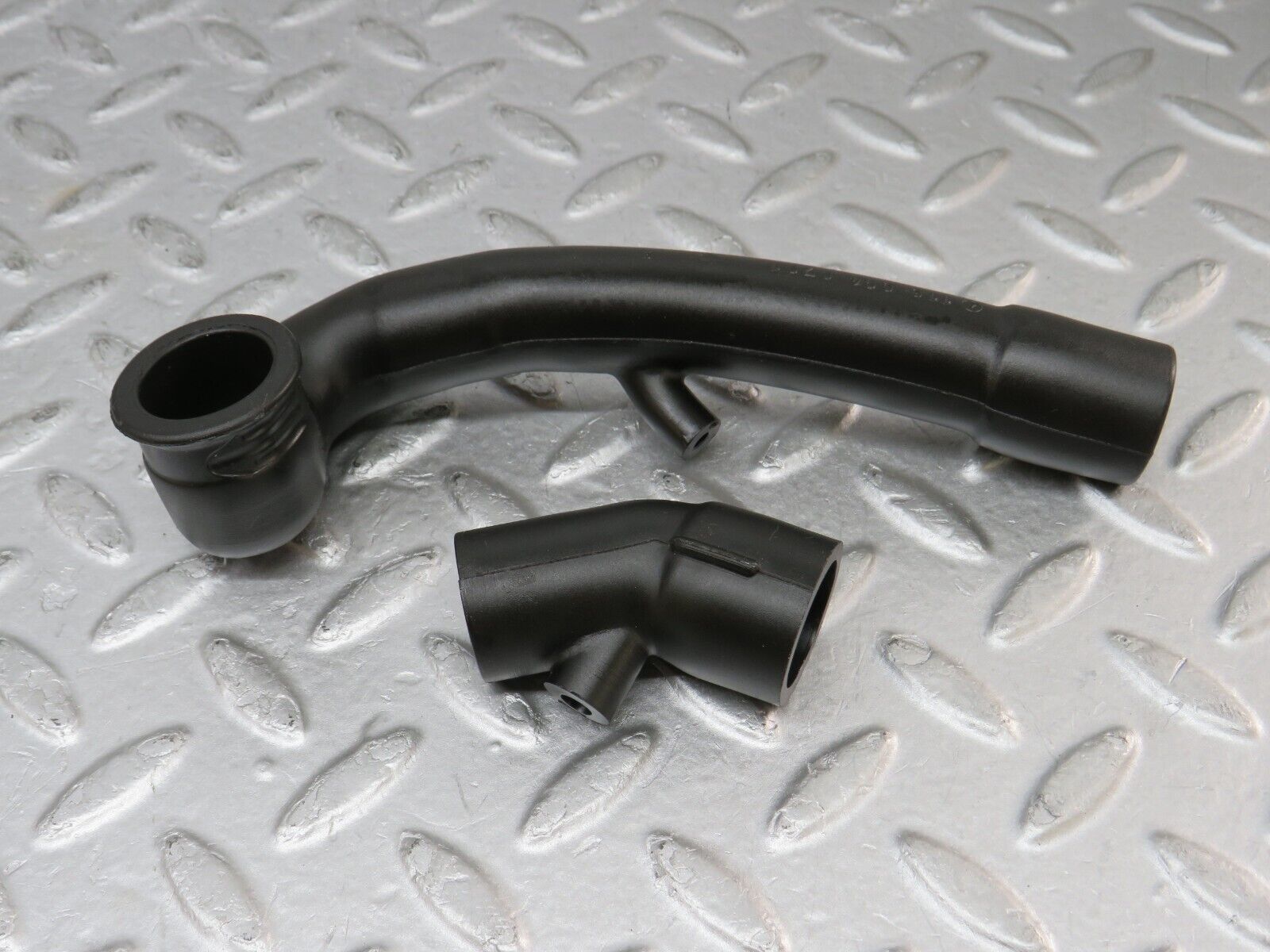 36281 Mercedes-Benz W126 420SE Crankcase Breather Hose Pipe 2x 1160940791 1170940882