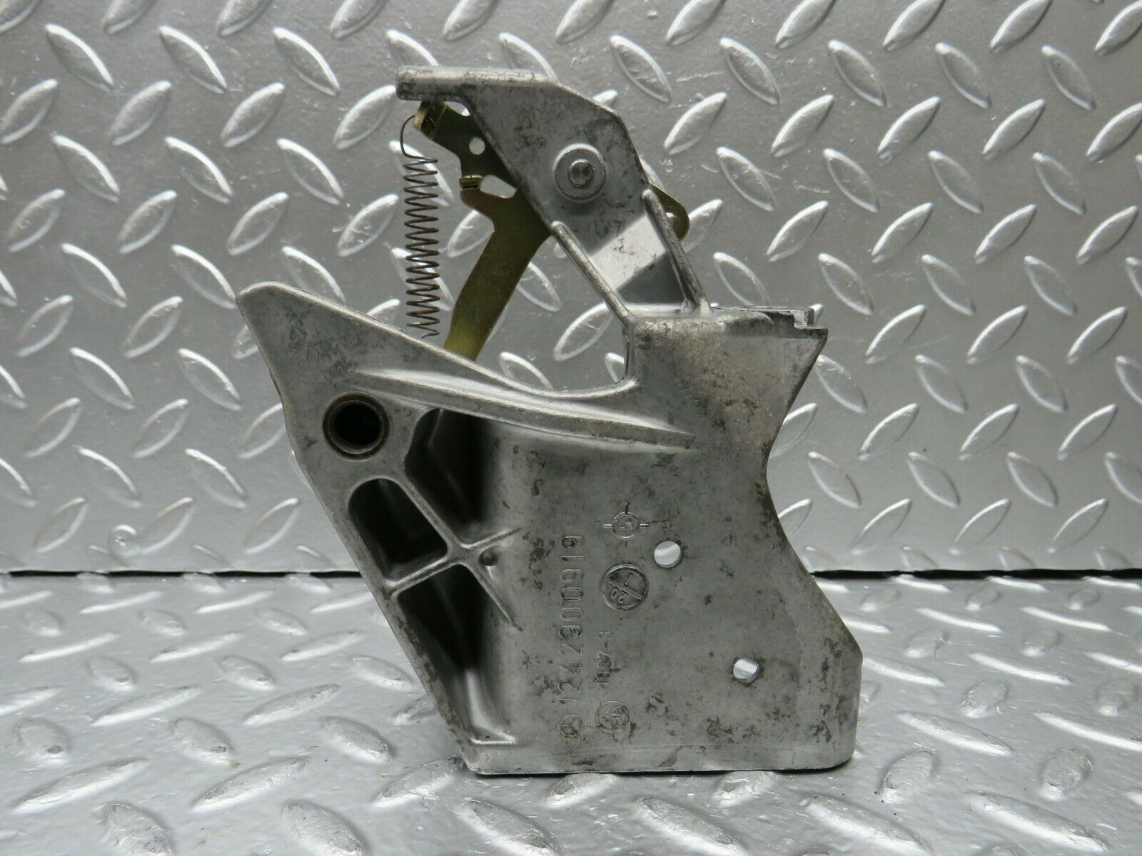 22516 Mercedes-Benz C124 E220 Coupe Brake Pedal Bracket 1242900919