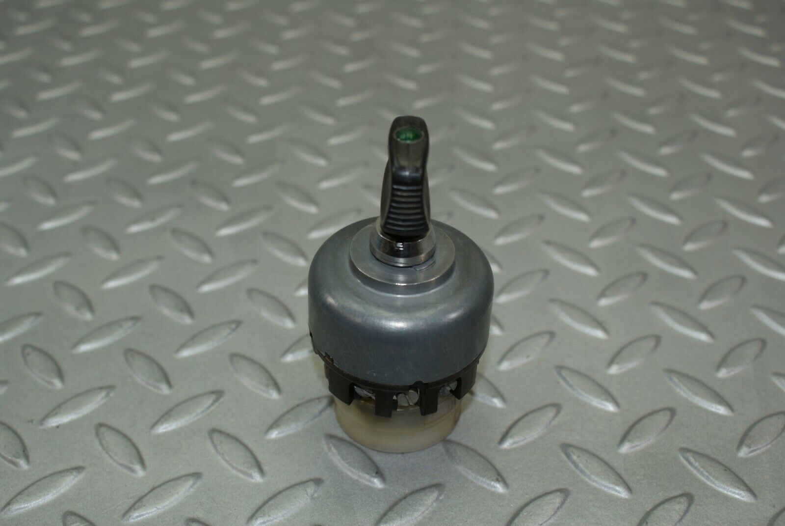 3204 Mercedes-Benz W115 220D Headlight Switch