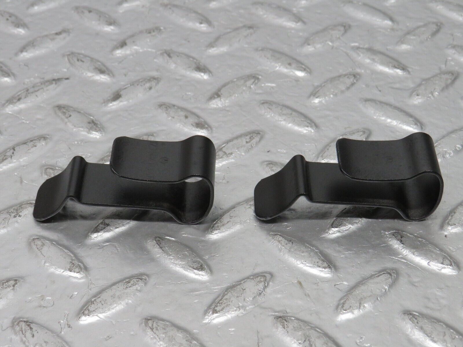 31116 Mercedes-Benz W123 200D Radiator Fan Shroud Cover Holder 1235040346