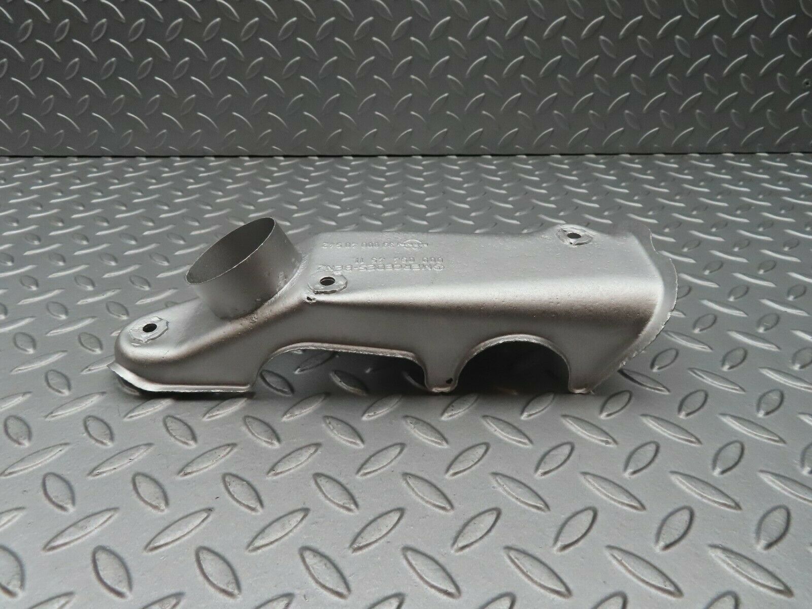 3932 Mercedes-Benz S123 200T Wagon Air Intake 0000944511