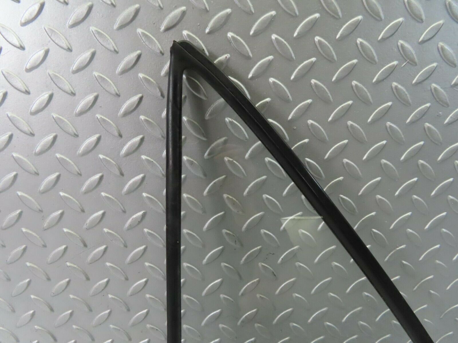 8282 Mercedes-Benz W115 Rear Left Quarter Glass