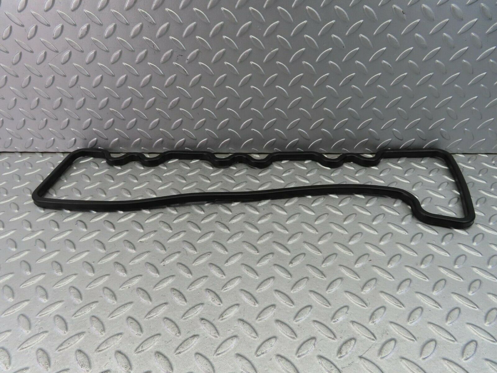 8103 Mercedes-Benz W108 Valve Cover Gasket Seal 1300160221