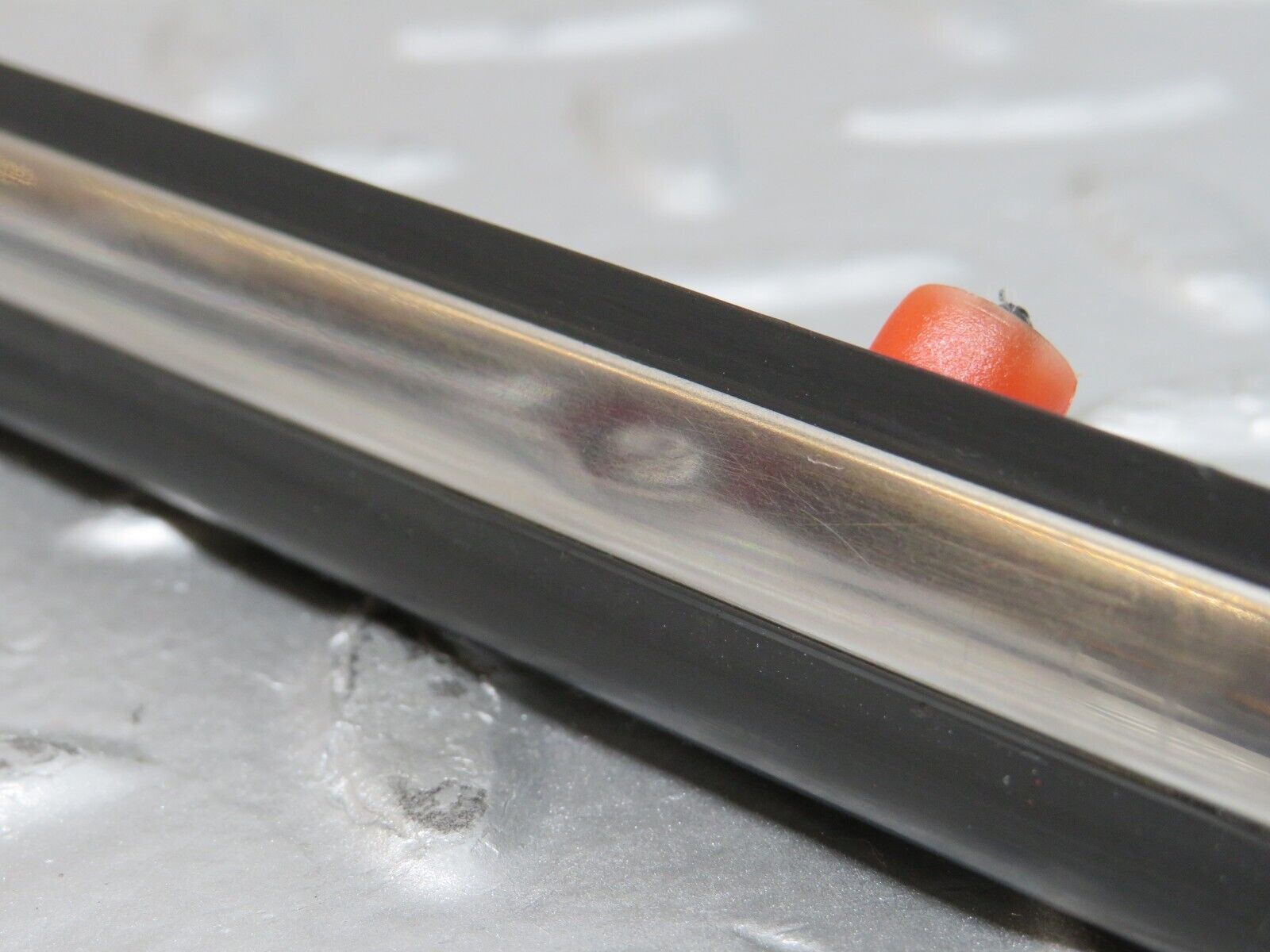 27895 Mercedes-Benz W123 280E Front Left Door Centre Moulding Trim