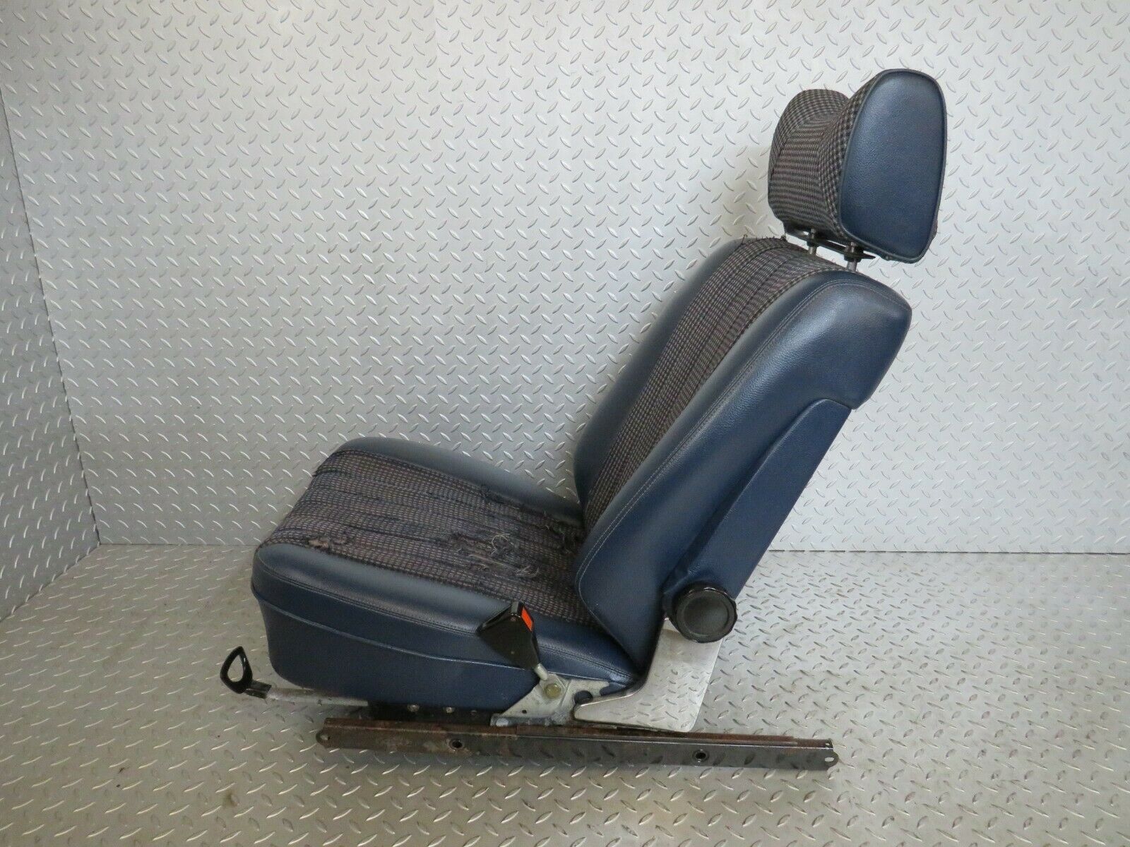 23760 Mercedes-Benz C107 450SLC Coupe Front Right Seat Blue Half Leather