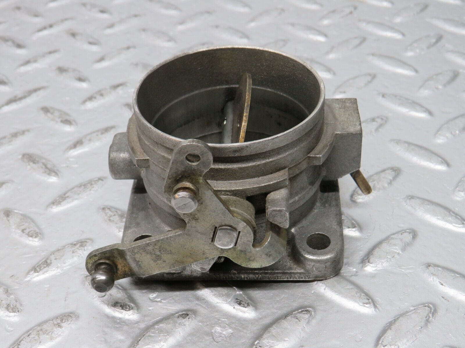 32061 Mercedes-Benz W123 230E Throttle Body Valve