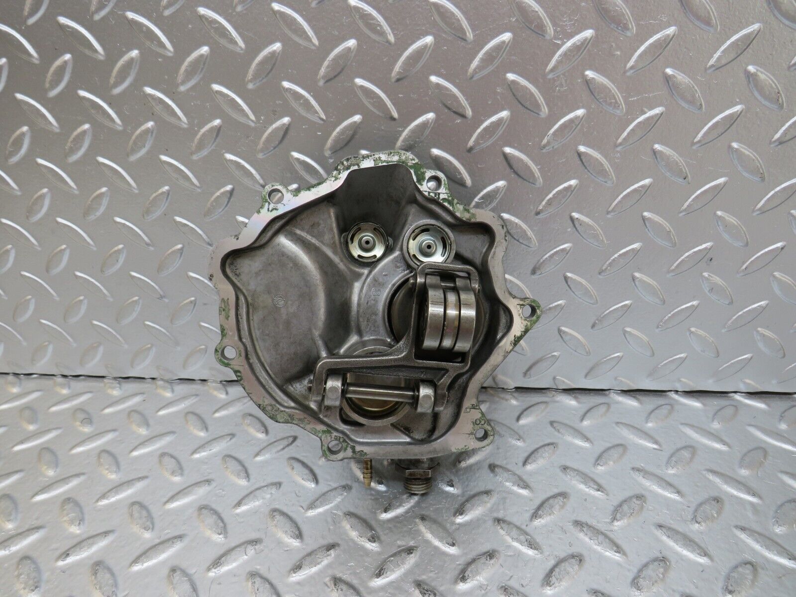 25361 Mercedes-Benz W201 190D Vacuum Pump Pierburg 0002302865