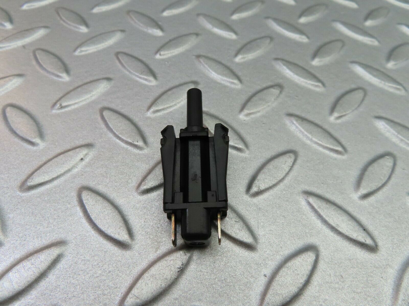 6100 Mercedes-Benz W126 380SE Door Contact Switch 0015458714