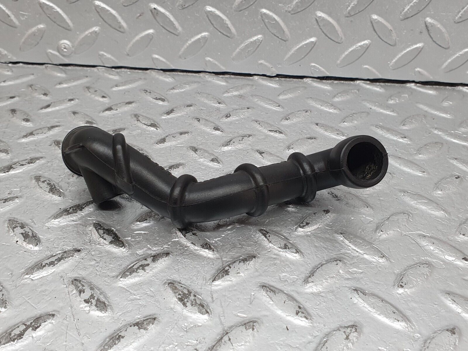 41249 Mercedes-Benz W126 300SE Air Intake Hose Pipe 1030940482