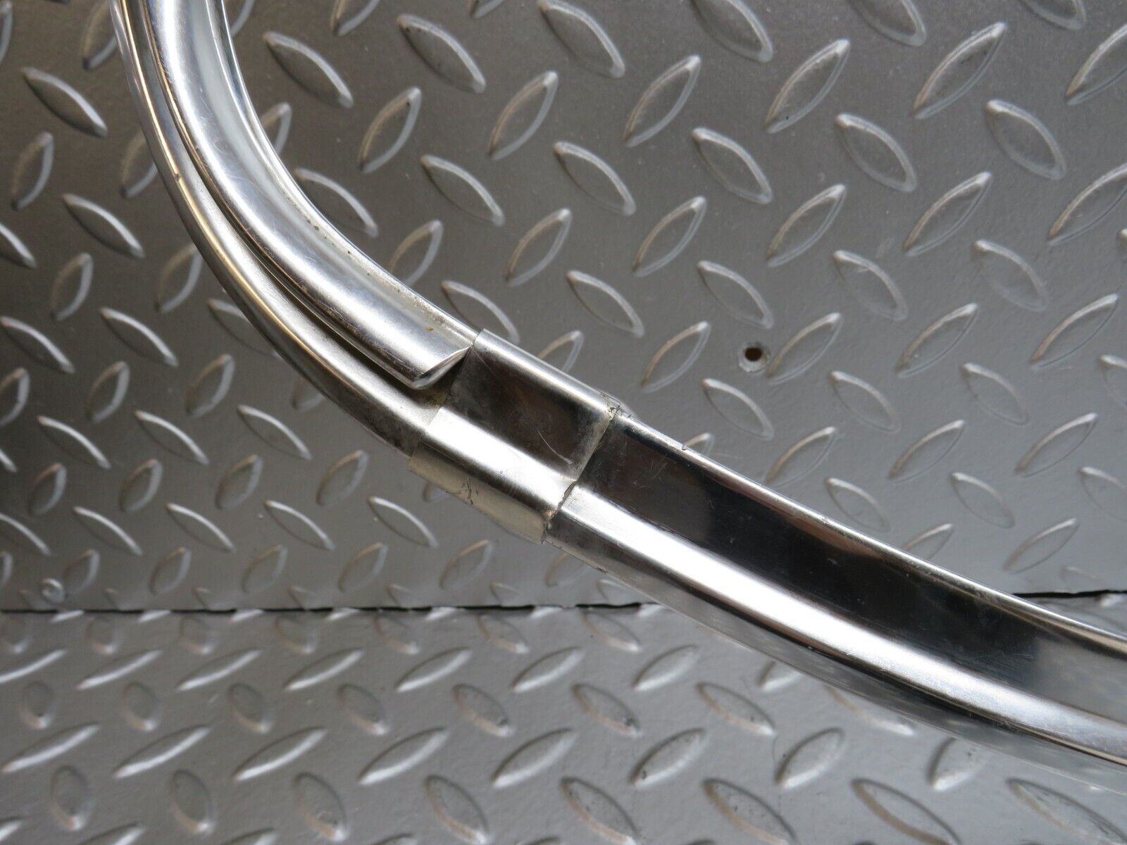 0646 Mercedes-Benz W123 230E Rear Windscreen Chrome Frame