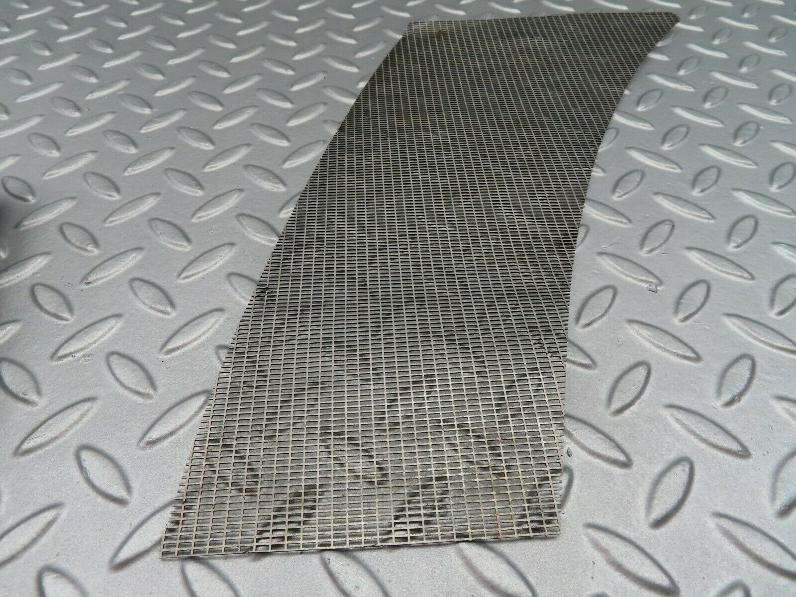 6886 Mercedes-Benz C107 350SLC Coupe Air Intake Grill Left Side