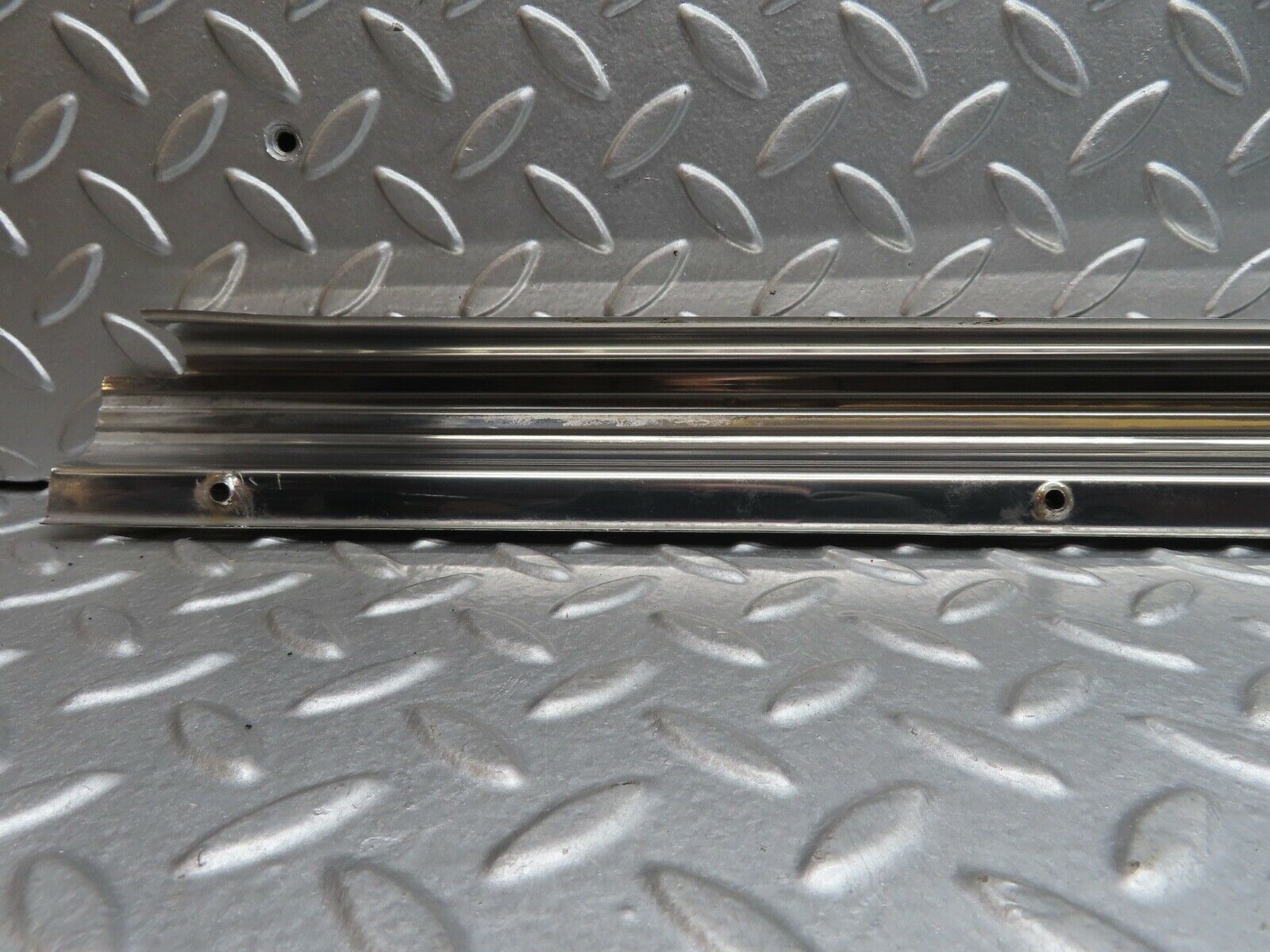 20390 Mercedes-Benz W114 280CE Coupe Right Door Sill Chrome