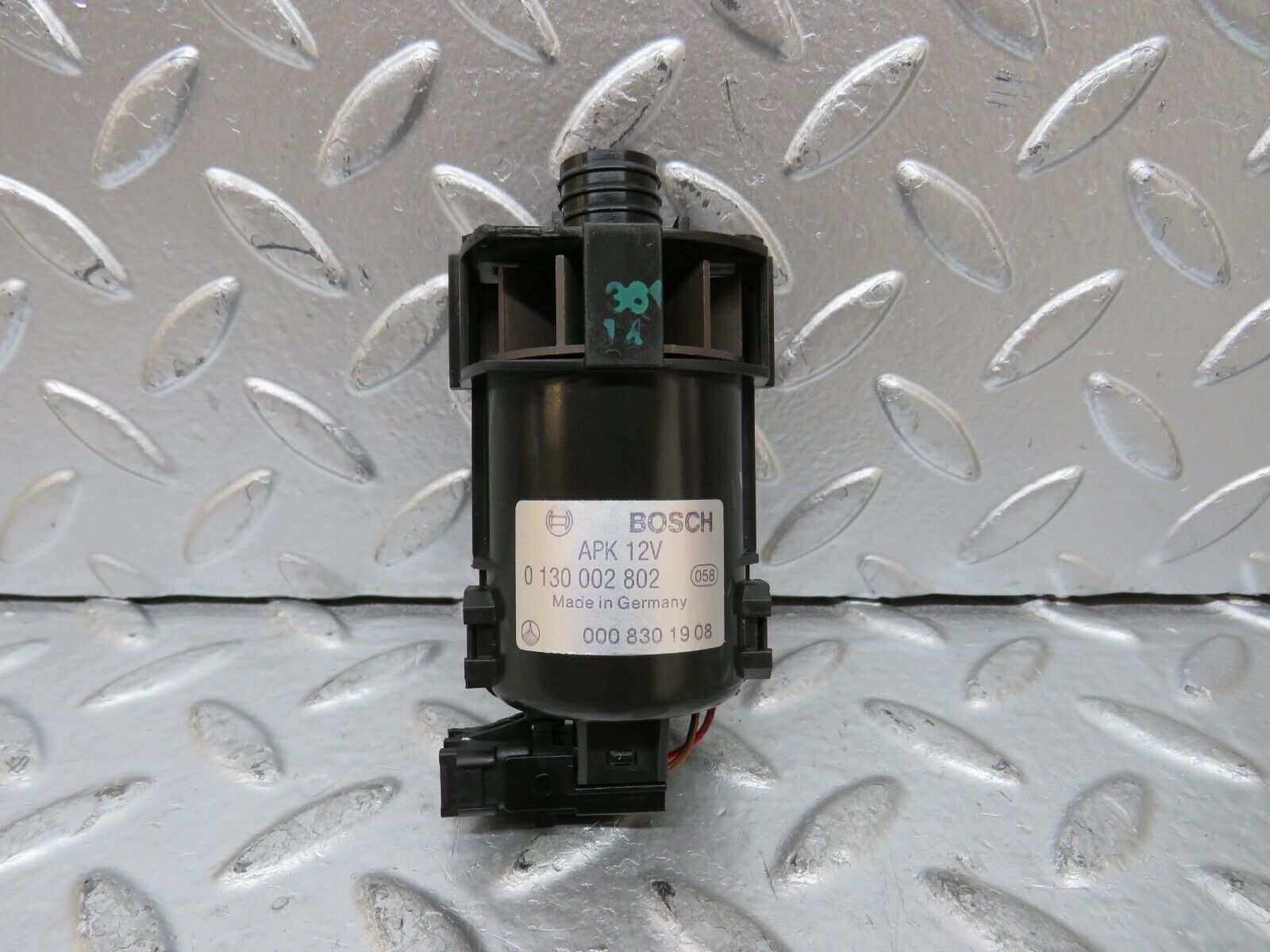 26564 Mercedes-Benz C124 220CE Coupe Temperature Sensor 0008301908 0130002802