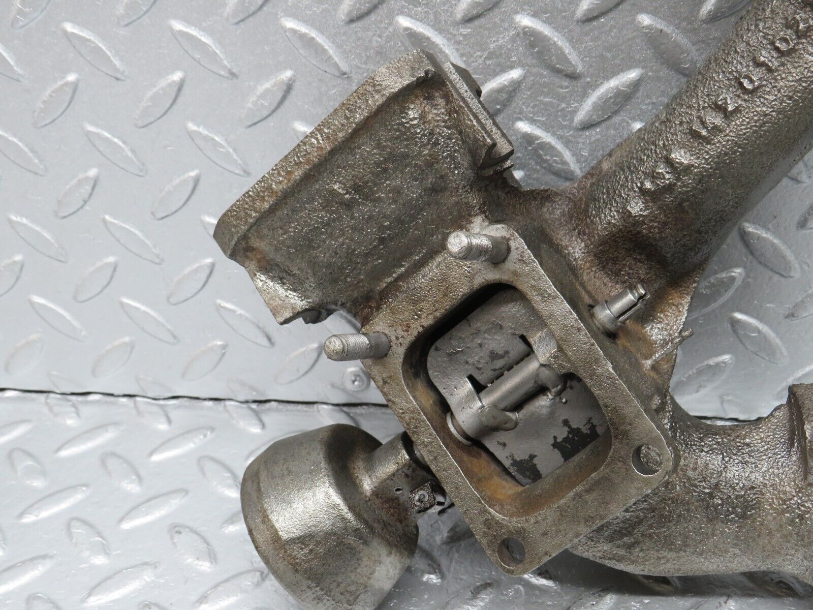 40425 Mercedes-Benz W110 230 Exhaust Manifold 1081420102 1801430207