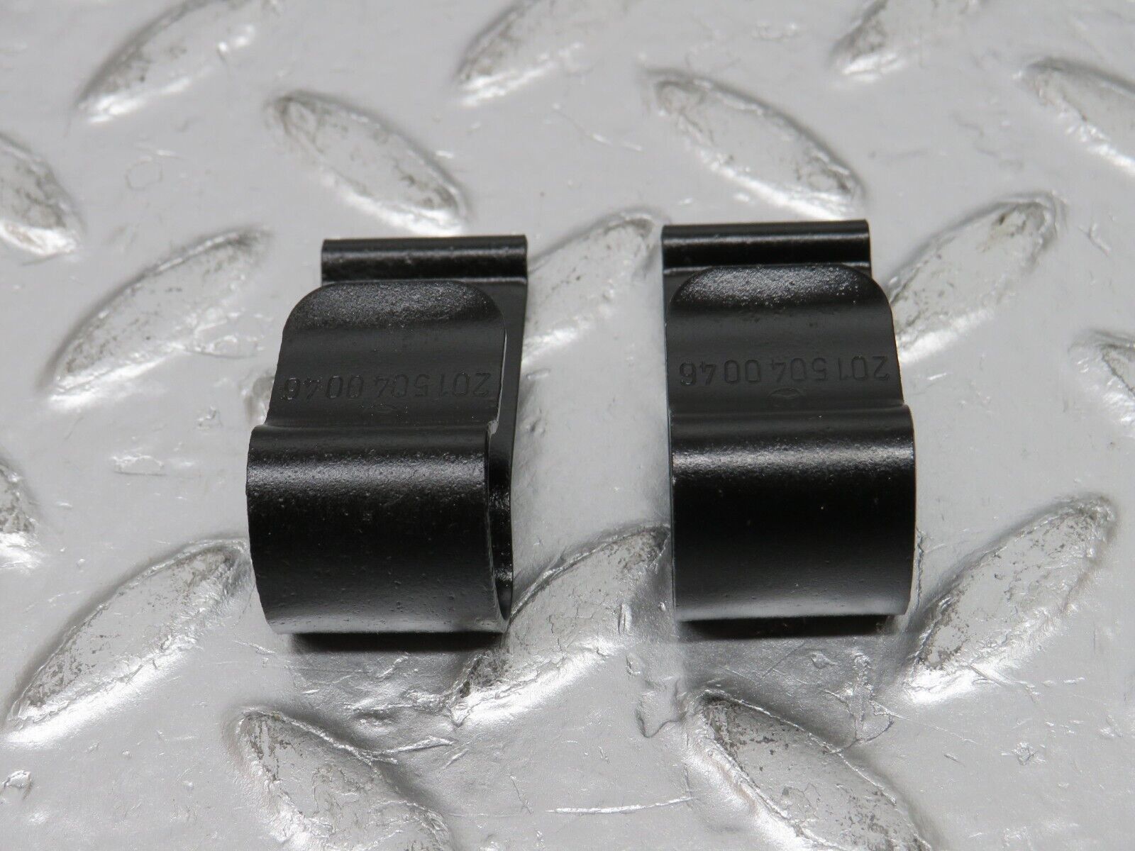 32577 Mercedes-Benz S124 300TE Wagon Radiator Fan Shroud Holder 2015040046