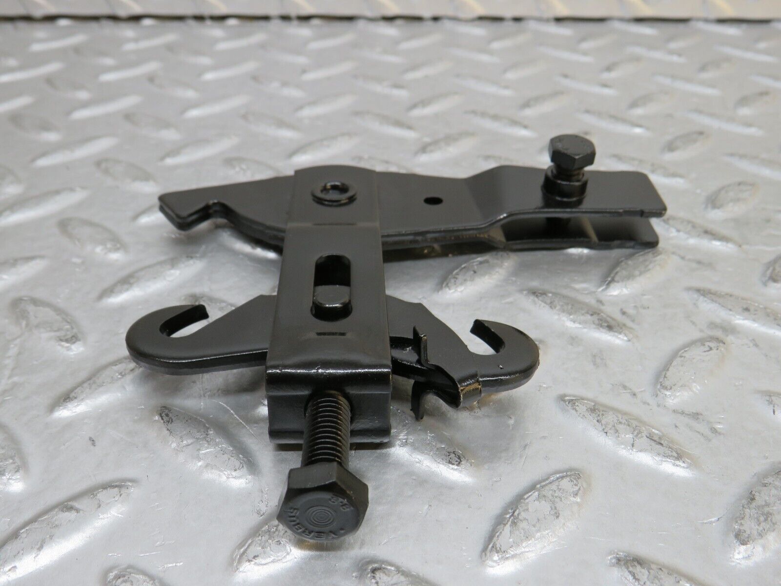 29433 Mercedes-Benz W124 230E Handbrake Adjusting Handbrake Regulator