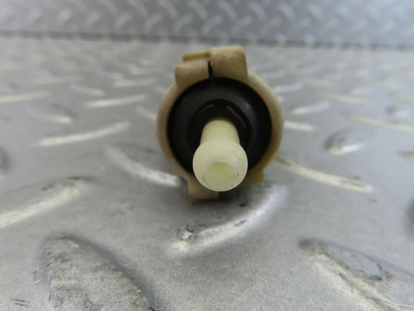 10104 Mercedes-Benz C123 230CE Coupe Windscreen Washer Fluid Distributor