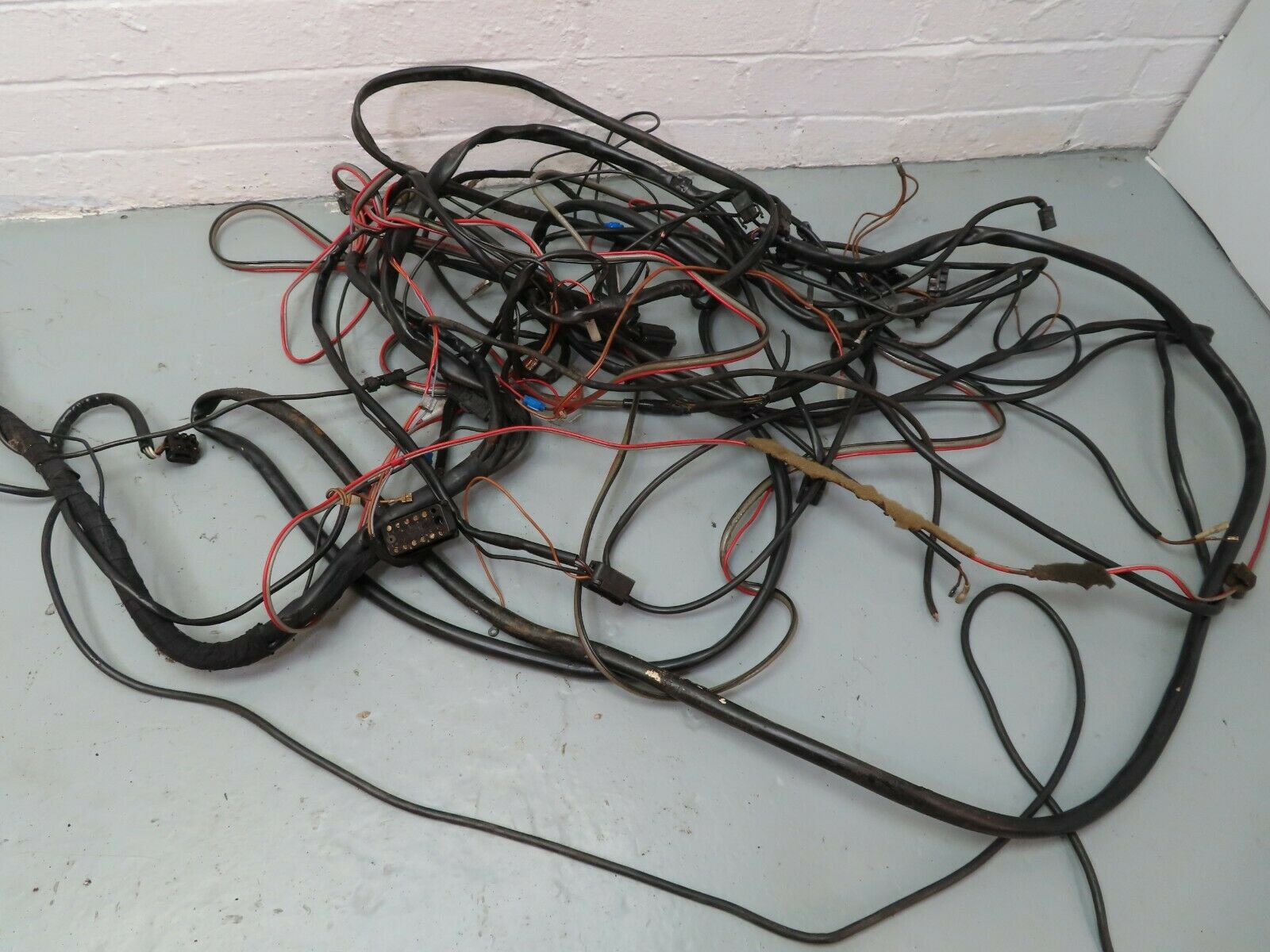 5943 Mercedes-Benz W123 200 Engine Chassis Body Wire Wiring Harness