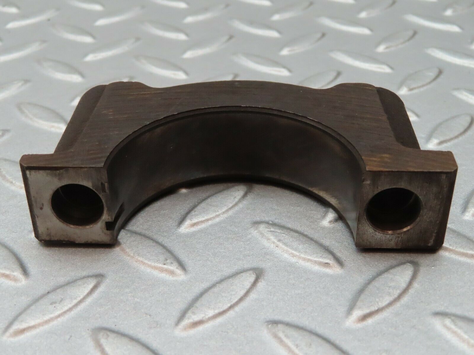 3957 Mercedes-Benz S123 200T Wagon Crankshaft Bearing Holder Block 1020011