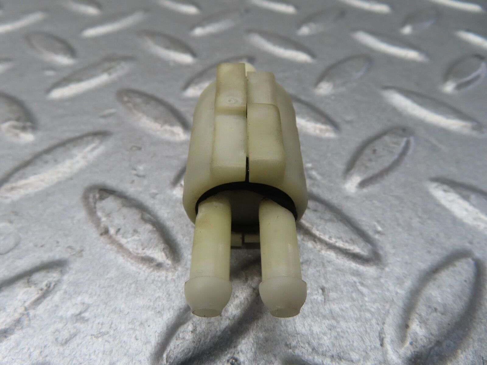 13489 Mercedes-Benz W123 200 Windscreen Washer Fluid Distributor