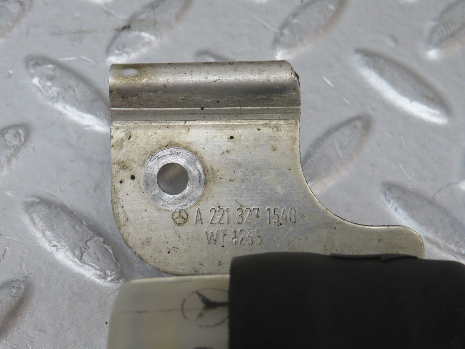 35145 Mercedes-Benz W221 Suspension Air Filter 2203200069 2213271540 211327001