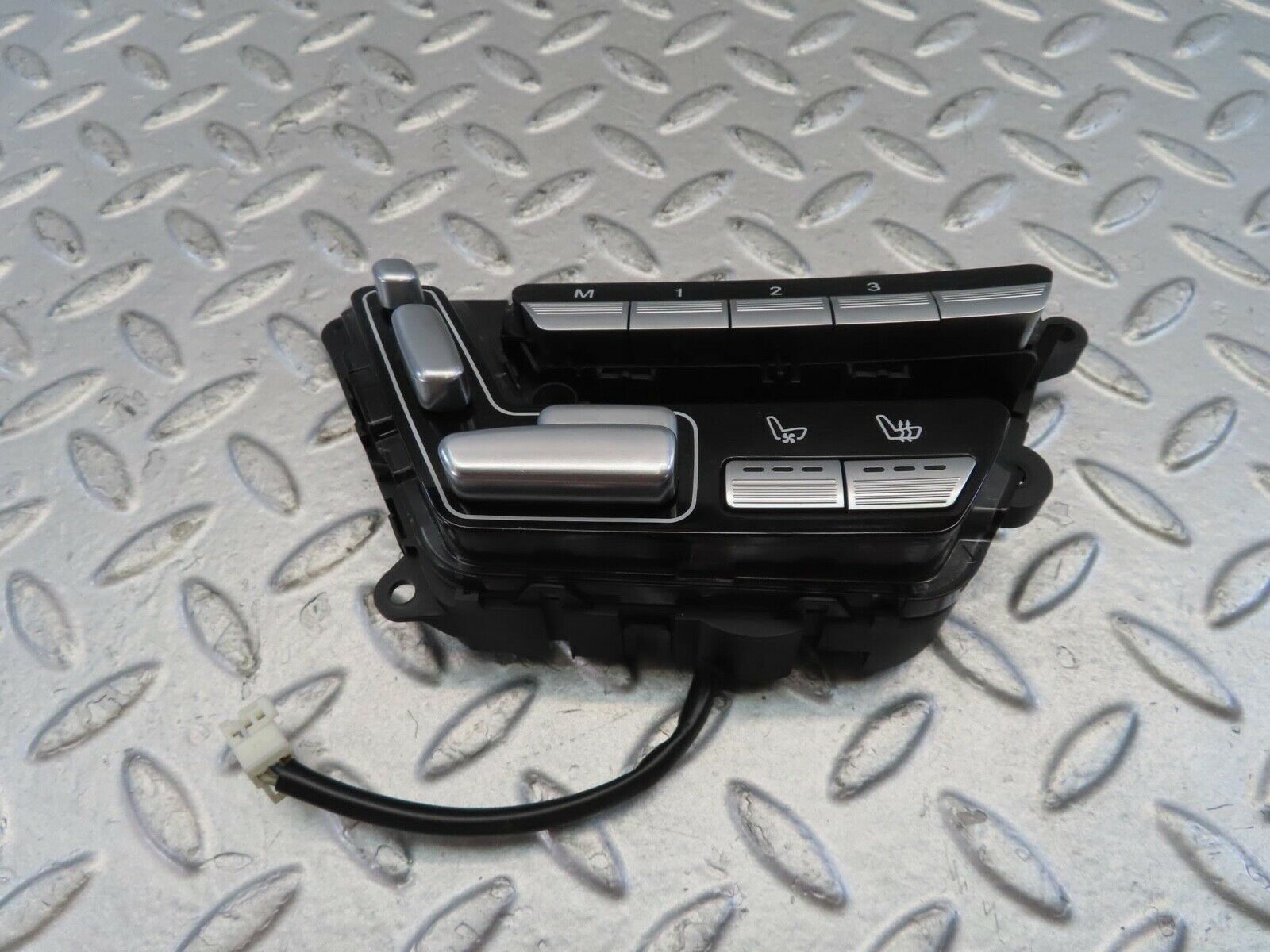 11094 Mercedes-Benz W221 S320 Front Left Seat Control With Door Unlock Switch