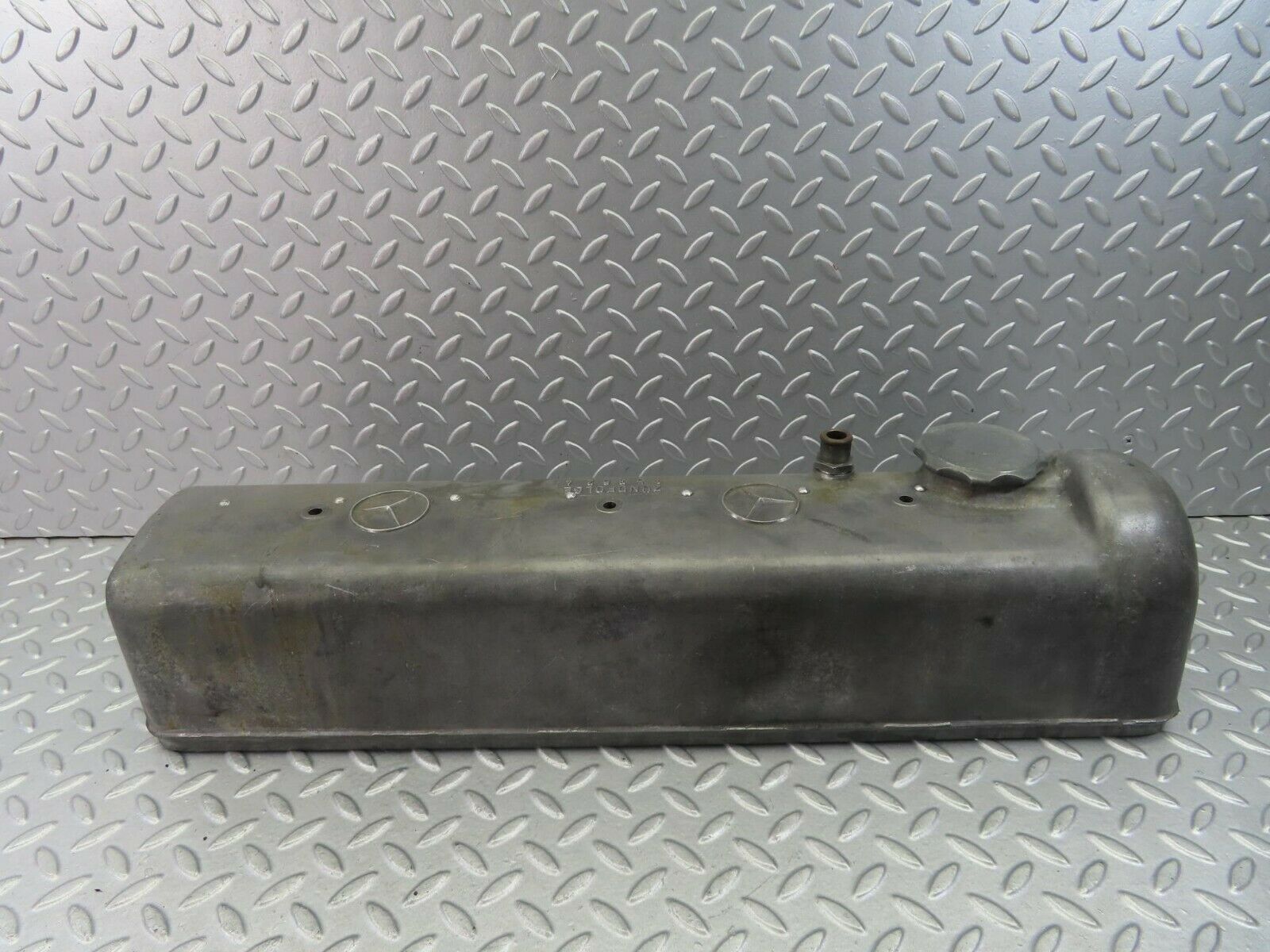 8549 Mercedes-Benz W108 Cylinder Head Valve Cover 1800161305