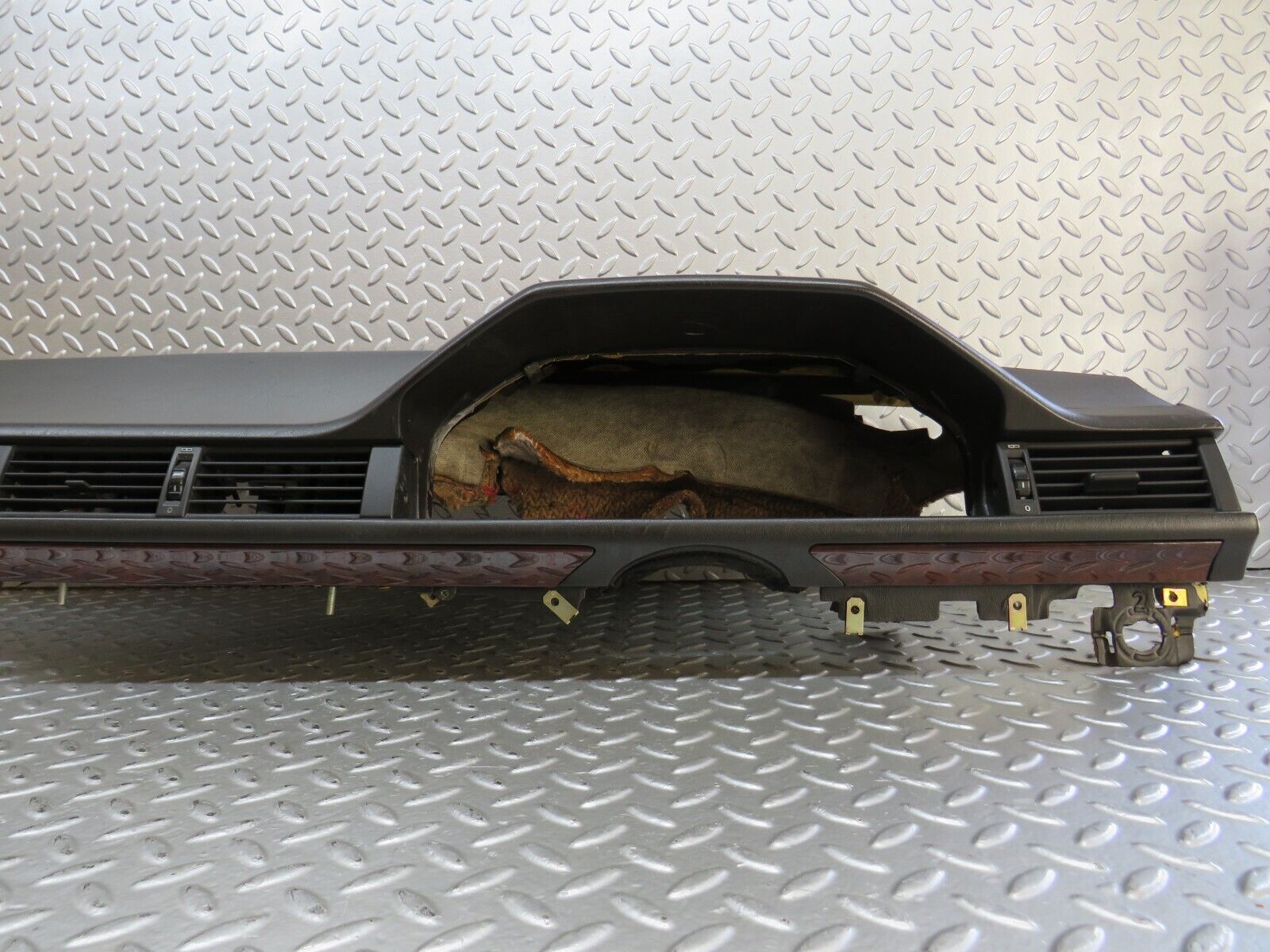 27709 Mercedes-Benz S124 300TE Wagon Dashboard Black