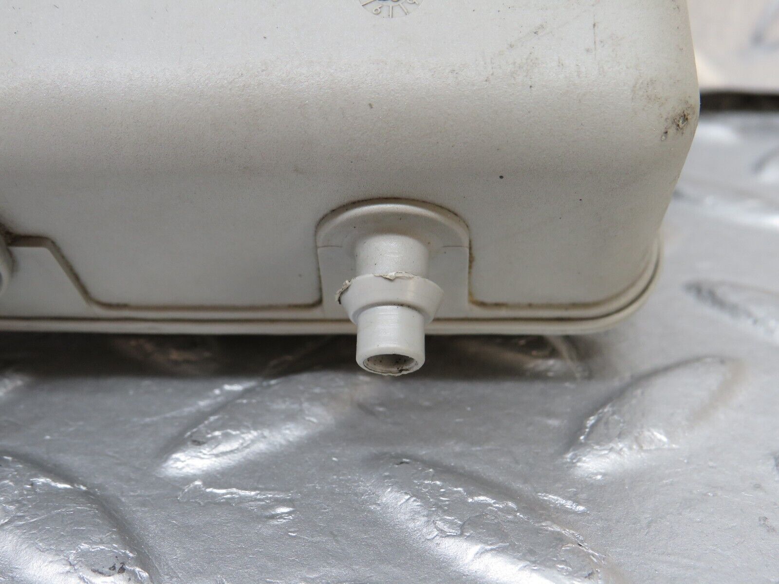 35037 Mercedes-Benz W210 320E Vacuum Reservoir 1708050019