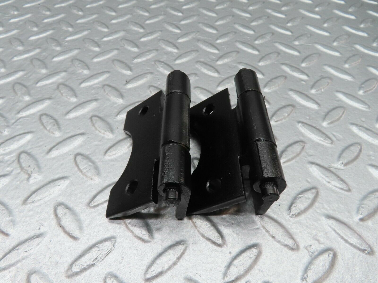 17983 Mercedes-Benz W123 200 Door Hinges Pair 1237200037