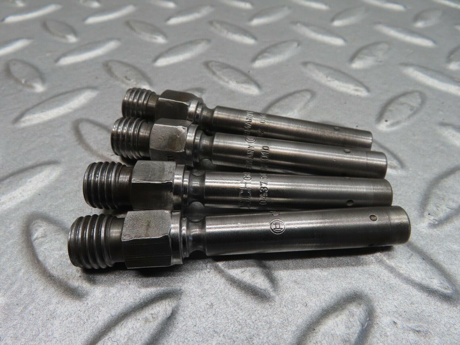 14400 Mercedes-Benz W116 350SE 4x Fuel Injectors Bosch 0437502010