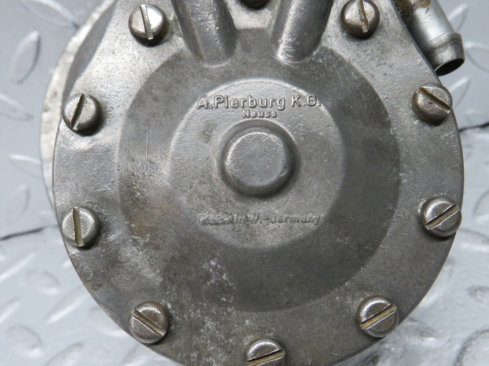 35909 Mercedes-Benz 240D OM616.912 Vacuum Pump Pierburg DB/U7 5015