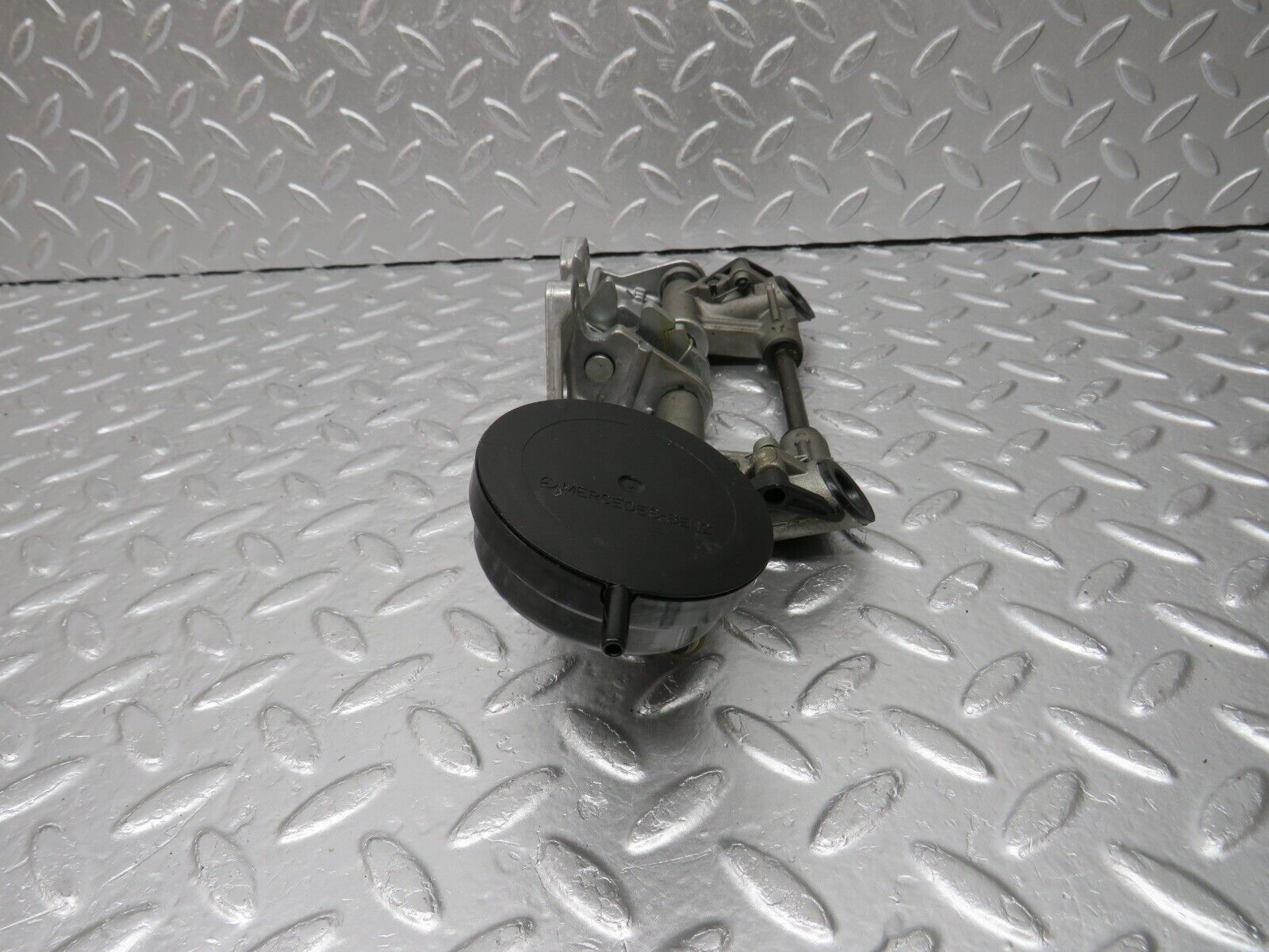 34025 Mercedes-Benz W124 260E Headrest Folding Mechanism