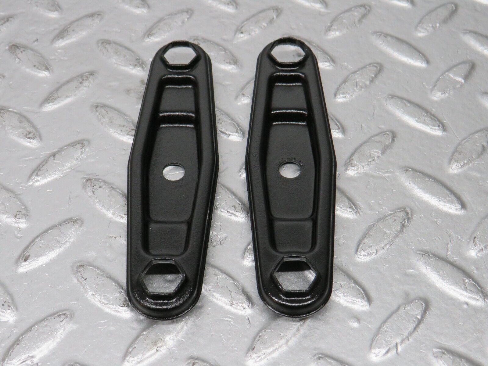 33774 Mercedes-Benz W201 190E 2.0L Fuel Injector Bracket