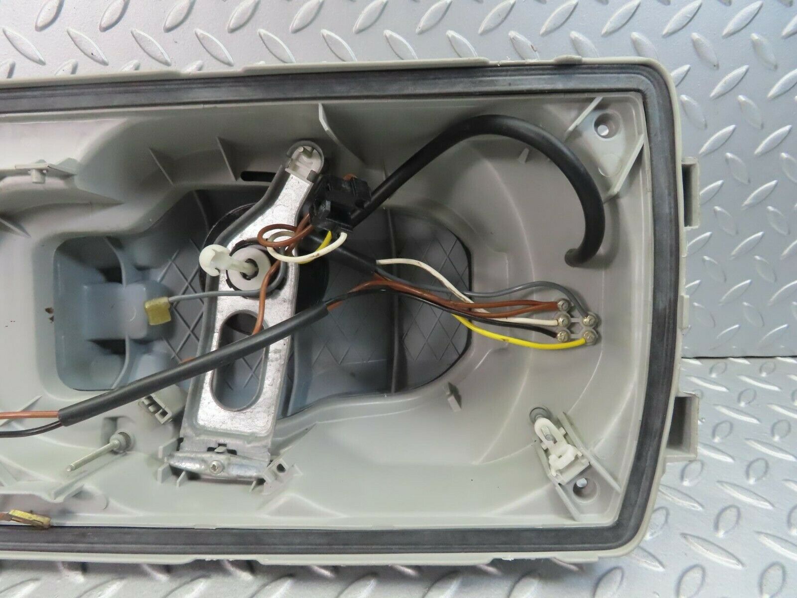 8470 Mercedes-Benz W123 Headlight Housing Hella Left