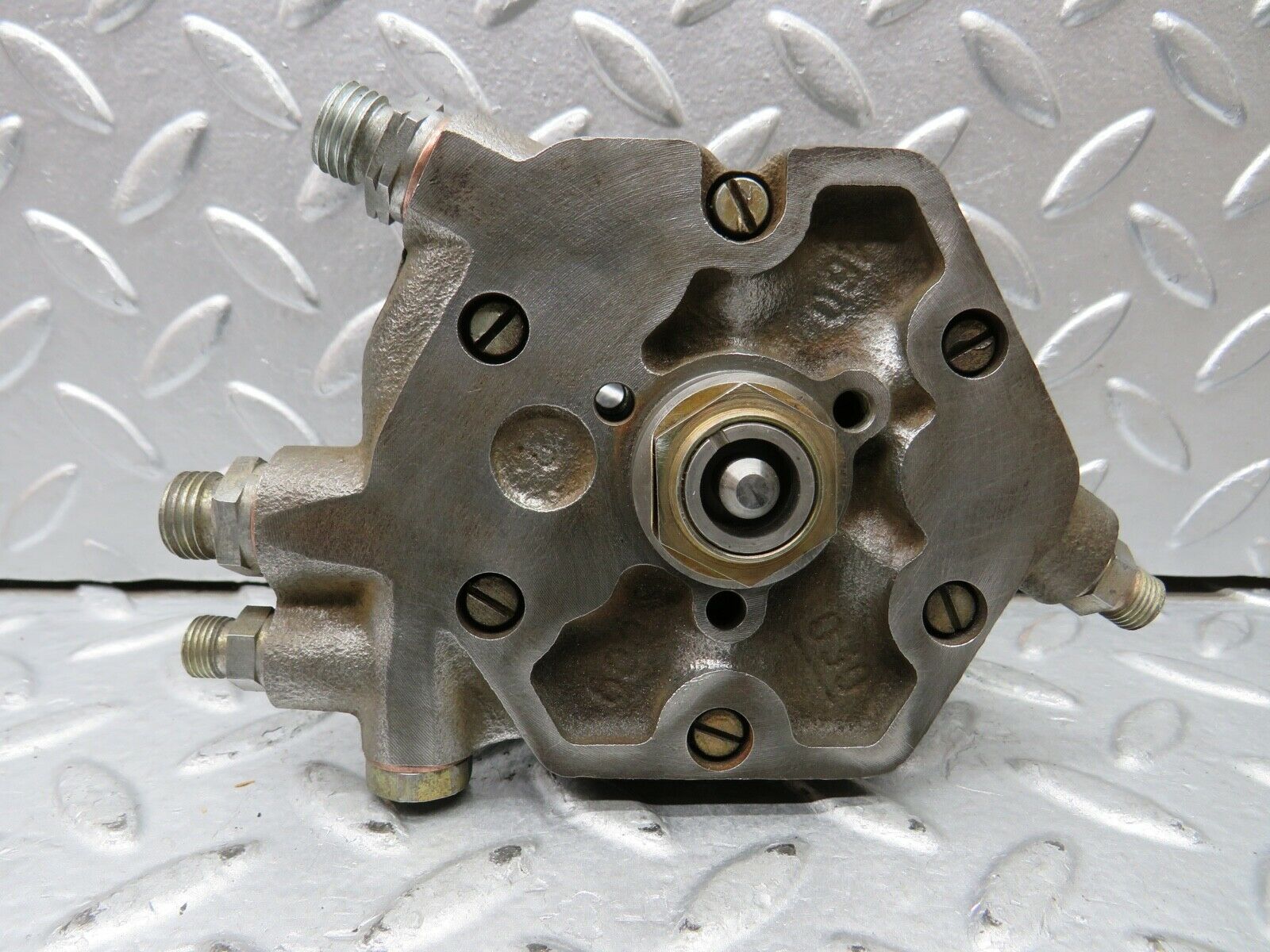 21834 Mercedes-Benz W123 280E Fuel Distributor Bosch 0438100011