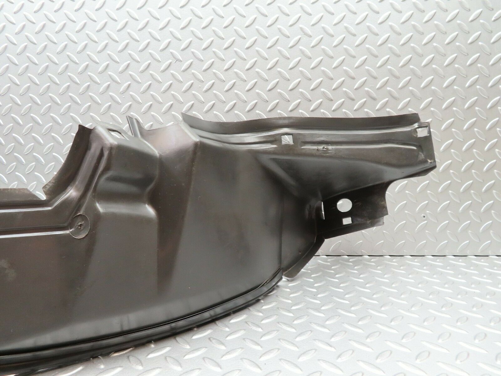 5569 Mercedes-Benz W124 230E Inner Mudguard Panelling Front Left 1248840735