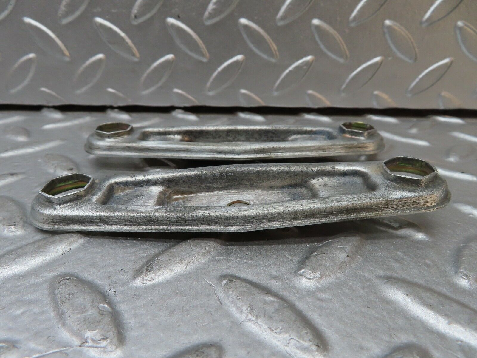 21202 Mercedes-Benz W123 230E Fuel Injector Bracket Pair