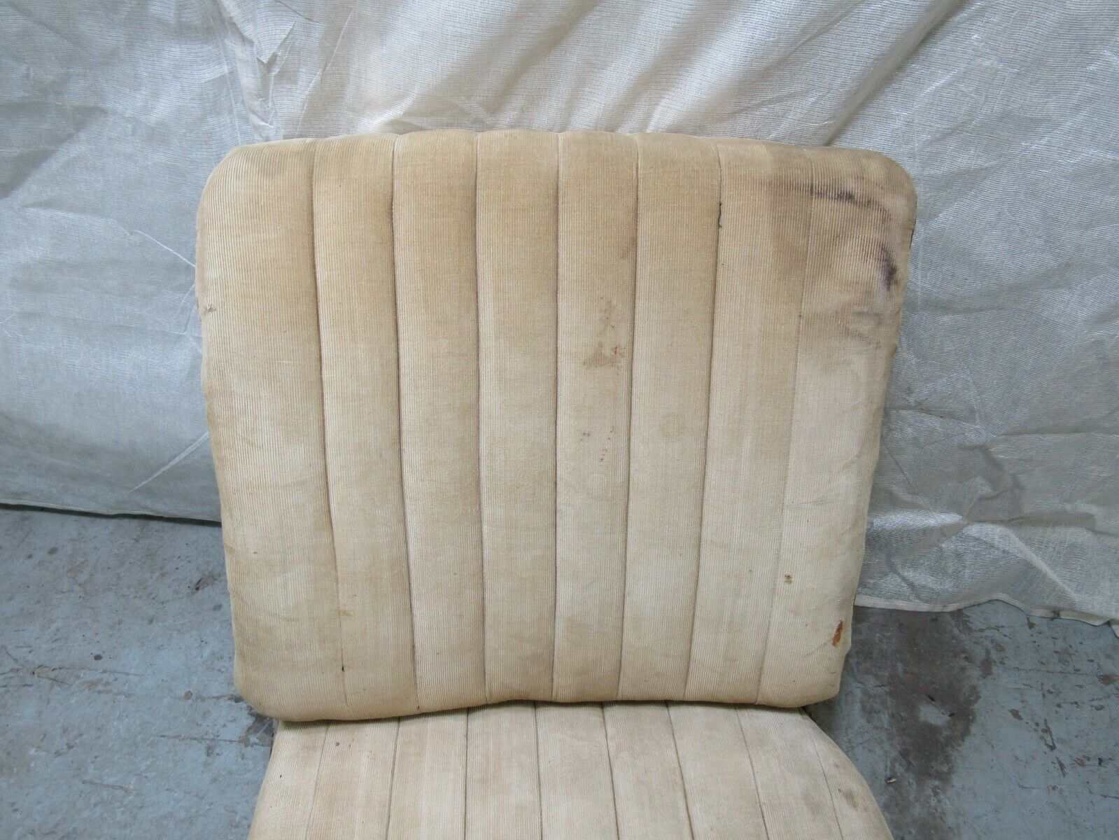 3253 Mercedes-Benz W120 PONTON Front Right Seat Creme Fabric