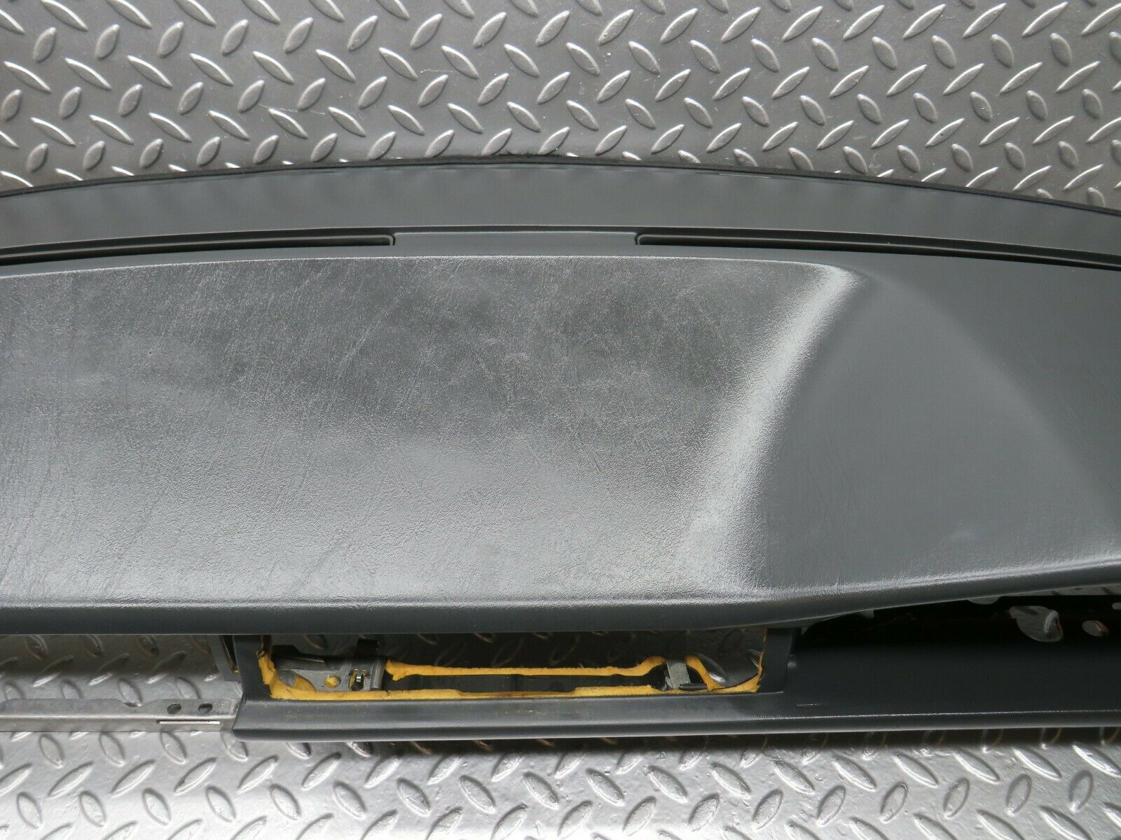 22381 Mercedes-Benz C124 E220 Coupe Dashboard Black