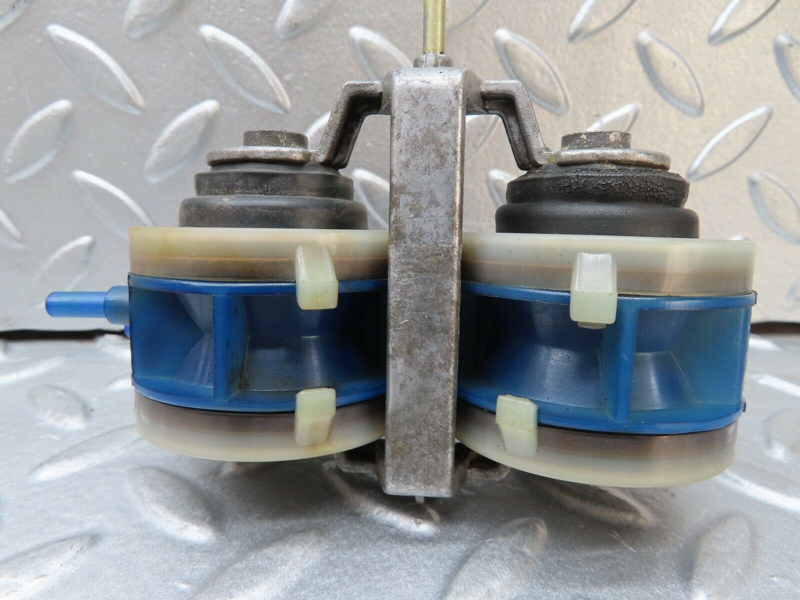 17560 Mercedes-Benz W116 450SEL Rear Right Door Lock Vacuum Actuator