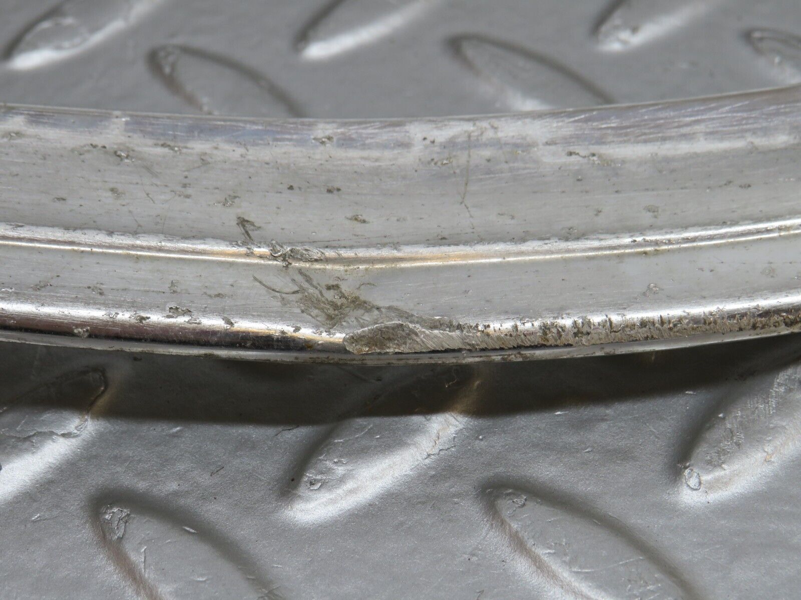 40492 Mercedes-Benz W110 230 Rear Windscreen Chrome Frame